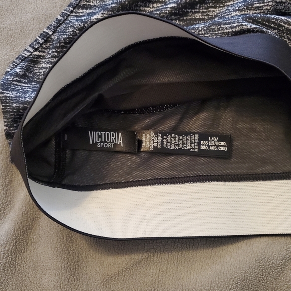 Victoria Secret Sports Bras Size Large - Picture 3 of 9